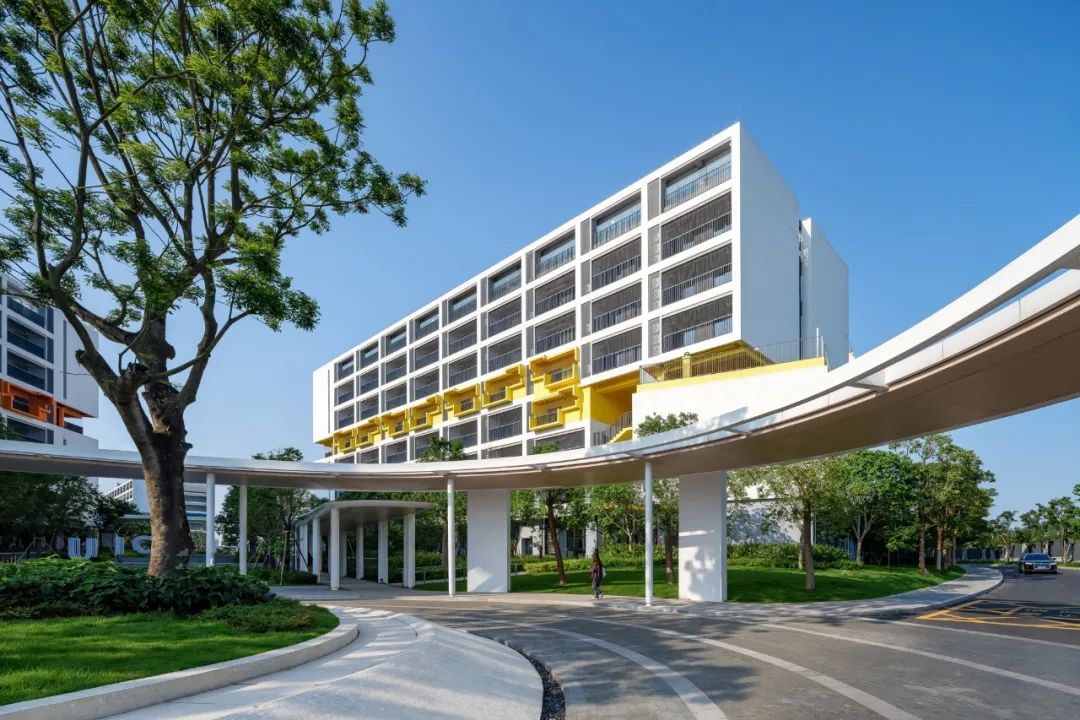 Aedas新作 | 北师香港浸会大学二期校园，钟灵毓秀，碧水绕亭