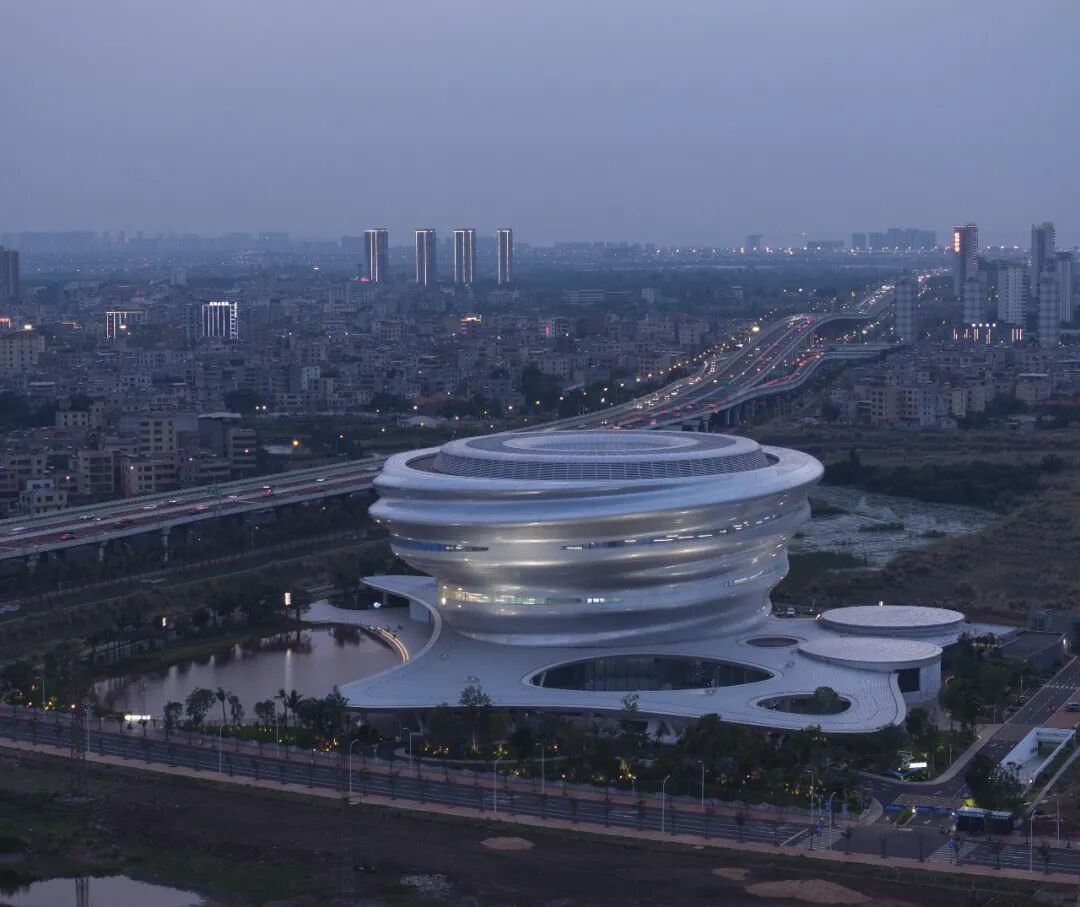 流动与混沌:马岩松MAD海南科技馆建成