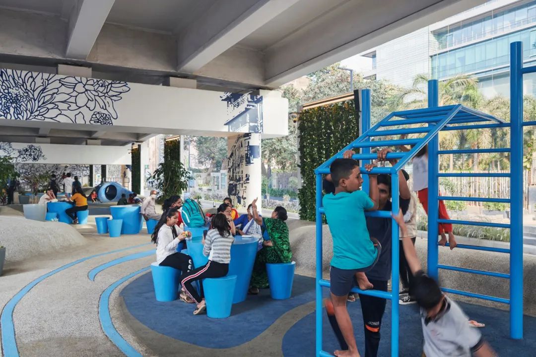 MVRDV 完成孟买「绿里乐园」，高架桥下开辟活力社区空间
