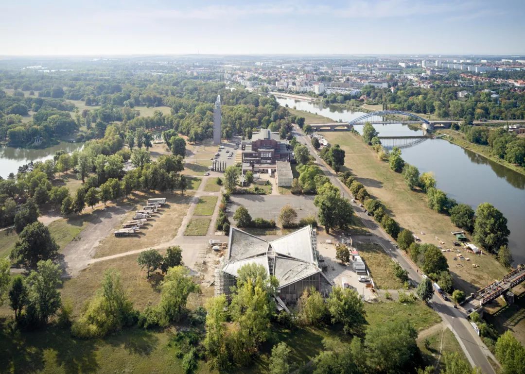 gmp改建系列 | 马格德堡双曲面壳体屋顶建筑：尊于原作的创新