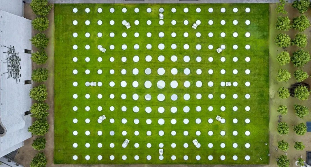 s+s 资讯 | 瑞士艺术家乌戈&bull;罗迪纳 "日出.东方 "雕塑作品在施塔德尔博物馆花园展出！