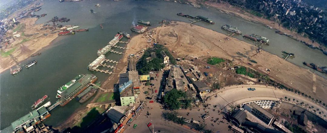 何智亚：重庆，30年间的城市影像记录与观察