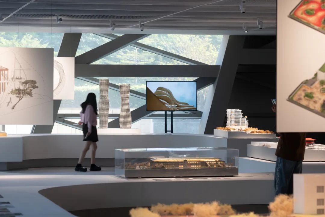 《马岩松：流动的大地》大展深圳开幕