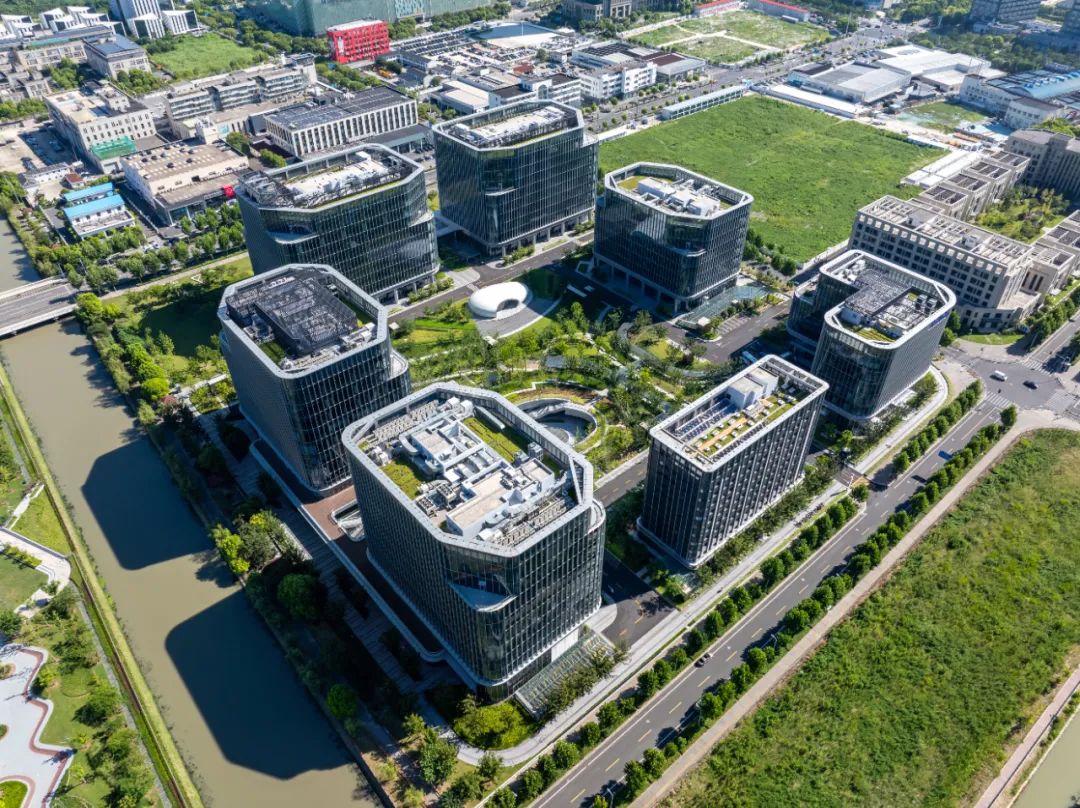 张江科学城数智天地 · 智慧谷：以“半园半院”理念，打造立体智慧社区新范式