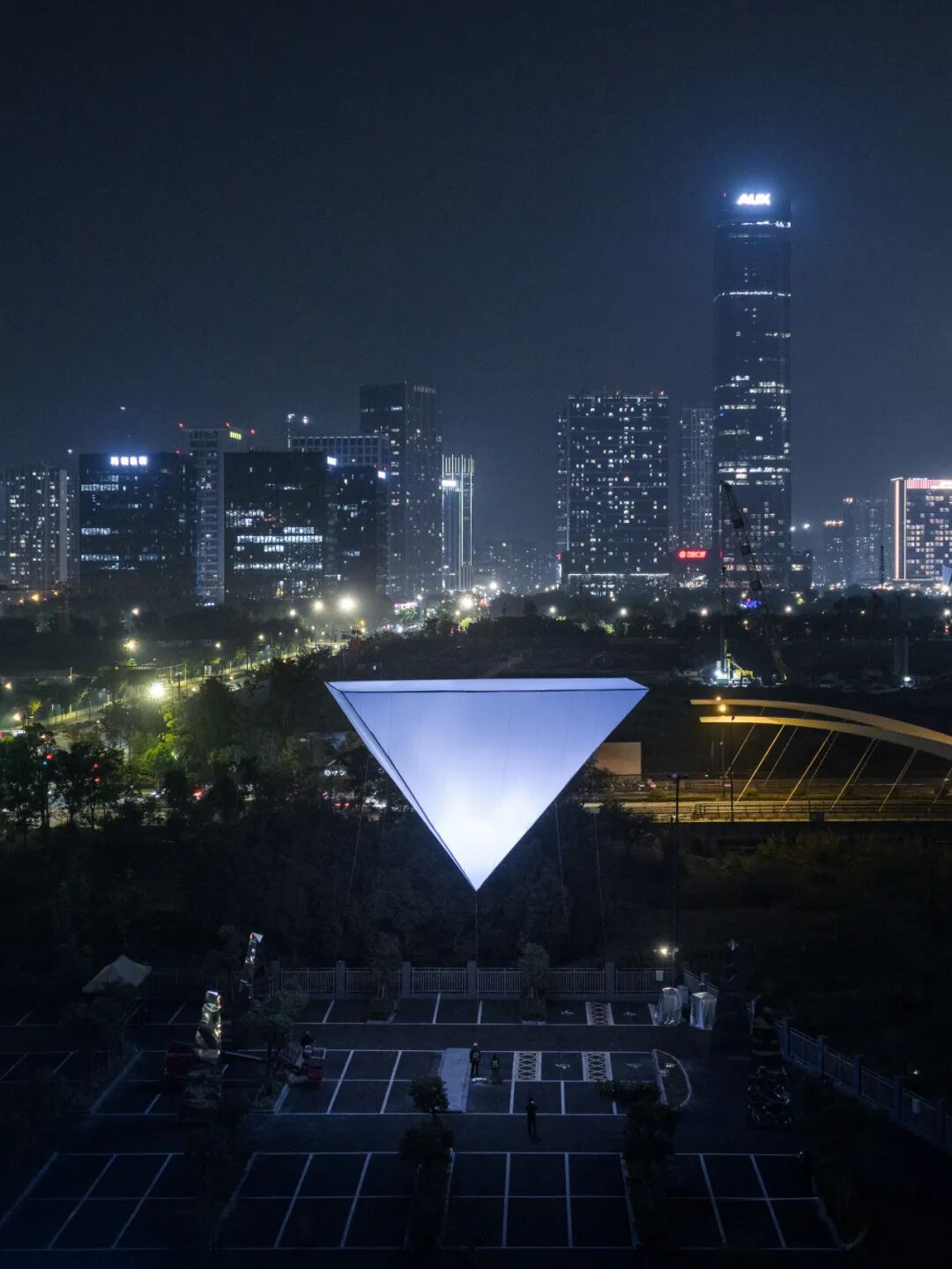 从「光之塔」到「云坐标」｜line+在杭州第三中心中轴线的城市媒介实验