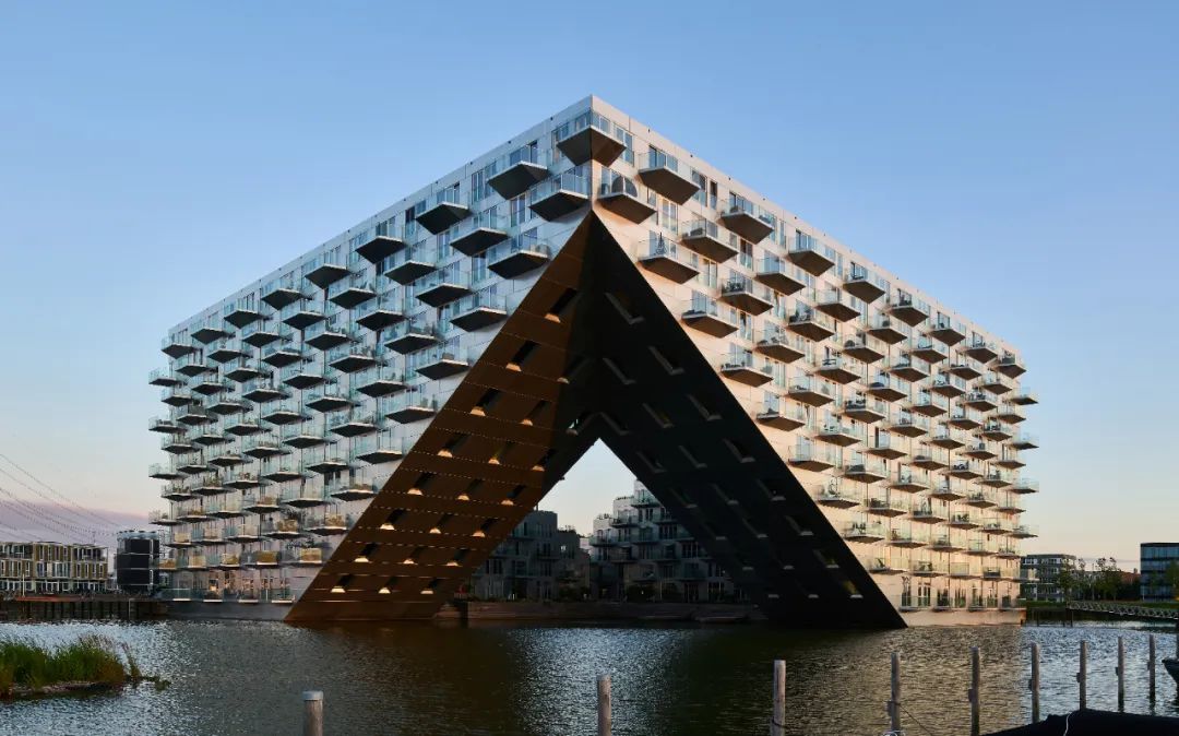 Sluishuis：阿姆斯特丹水上庭院社区