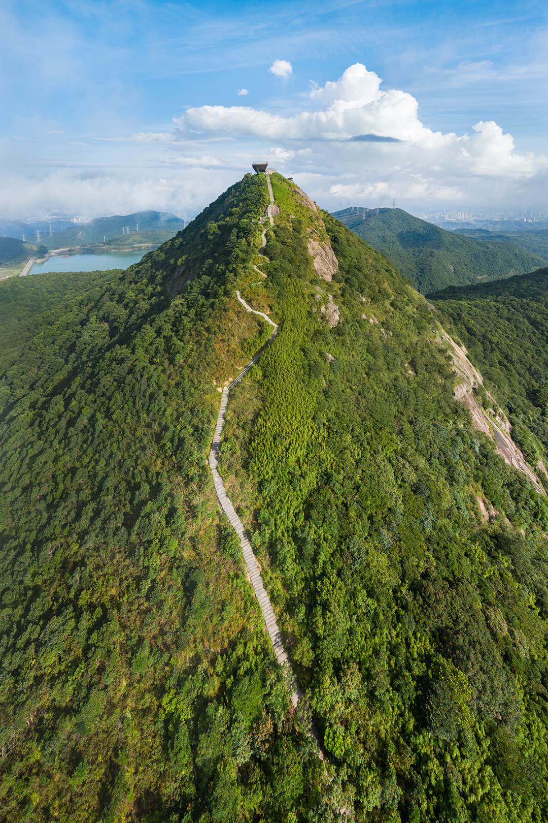 line+深圳新作：山尖石亭，梅沙尖观景台