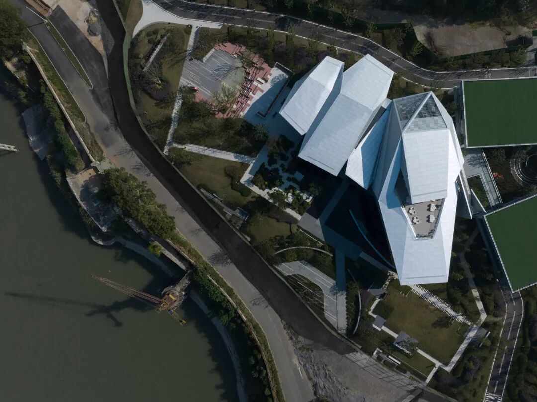 文化锚点的公共性重构：武汉长江天地和集与滨江公园更新 / 正象设计