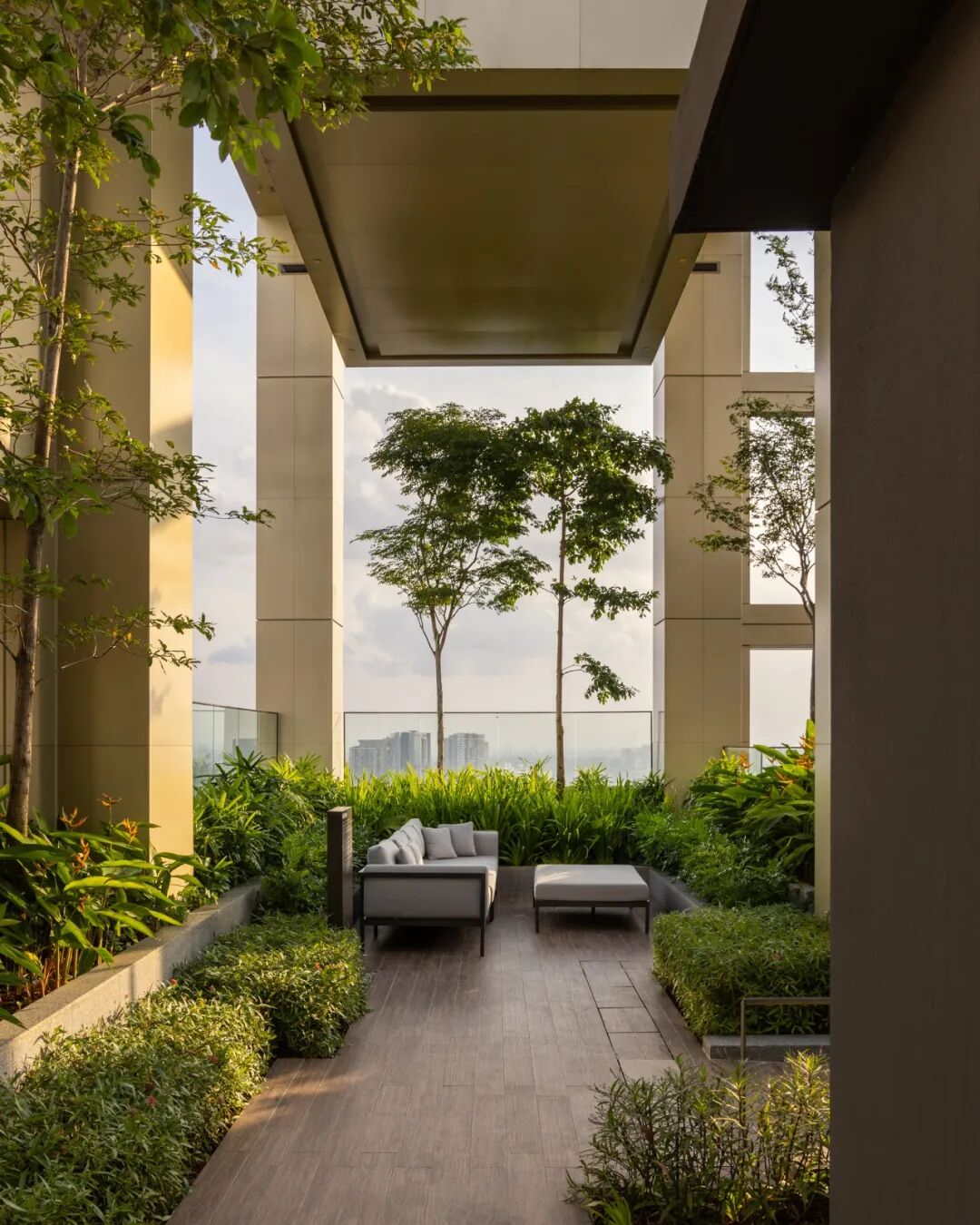 新加坡「隽峰」住宅完工，MVRDV 的像素化立面设计为高端预制建造塔楼赋予独特的藤蔓意象