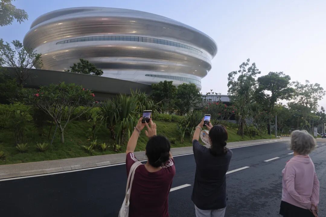 流动与混沌:马岩松MAD海南科技馆建成