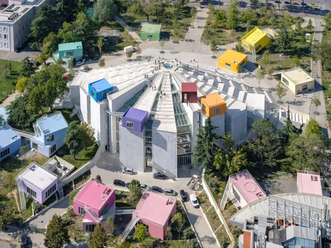 MVRDV 焕新「地拉那金字塔」，打造阿尔巴尼亚新文化教育中心