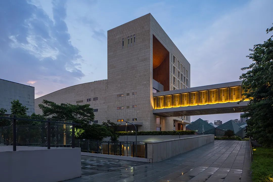 香港中文大学（深圳）二期丨山水林间，在地生长