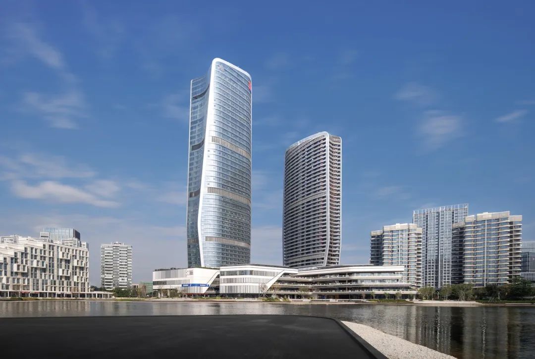 由 10 Design 设计的金湾华发国际商务中心正式落成