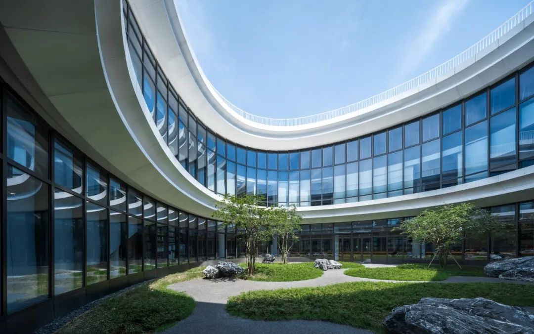 Aedas新作 | 北师香港浸会大学二期校园，钟灵毓秀，碧水绕亭