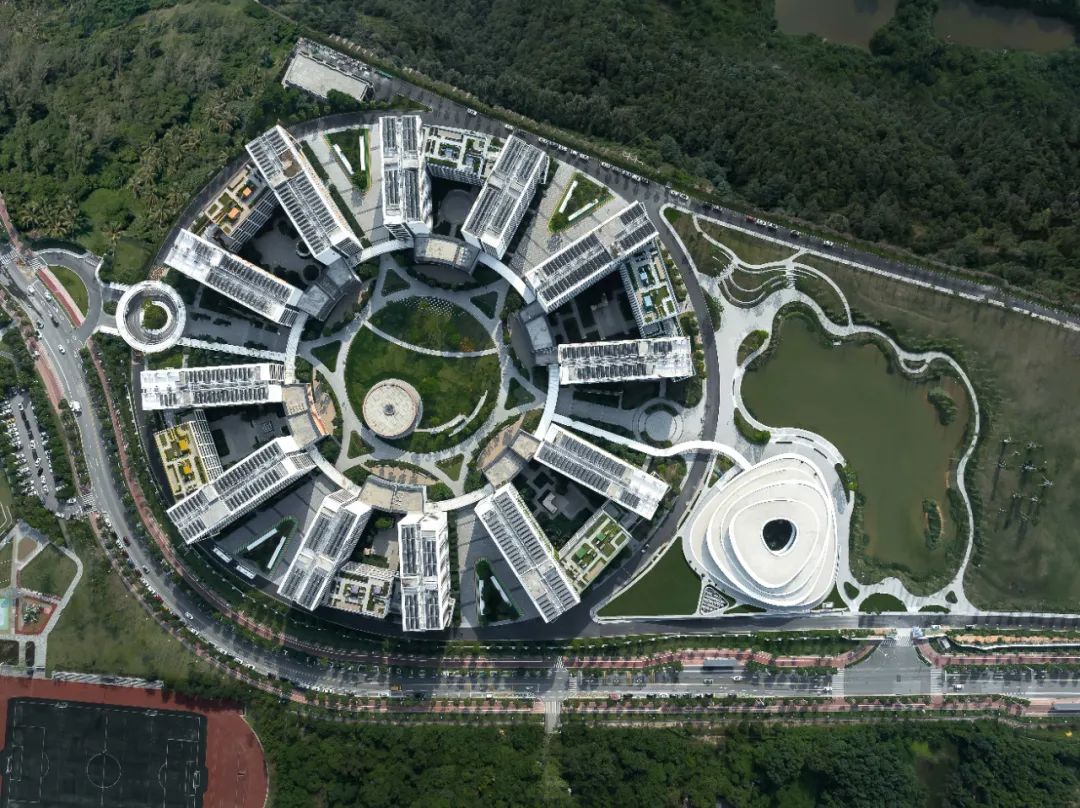 Aedas新作 | 北师香港浸会大学二期校园，钟灵毓秀，碧水绕亭