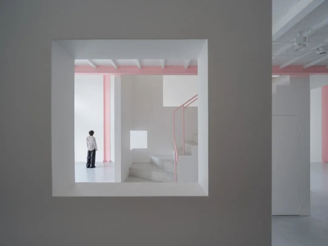 芽&middot;美术馆，墙洞构成的&ldquo;动态风景&rdquo;展