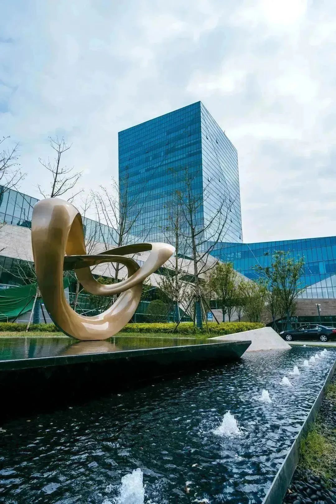 解读年度 “上海设计100+” 榜单作品，创晶科技中心的极致表里 | ennead X 临港科技城
