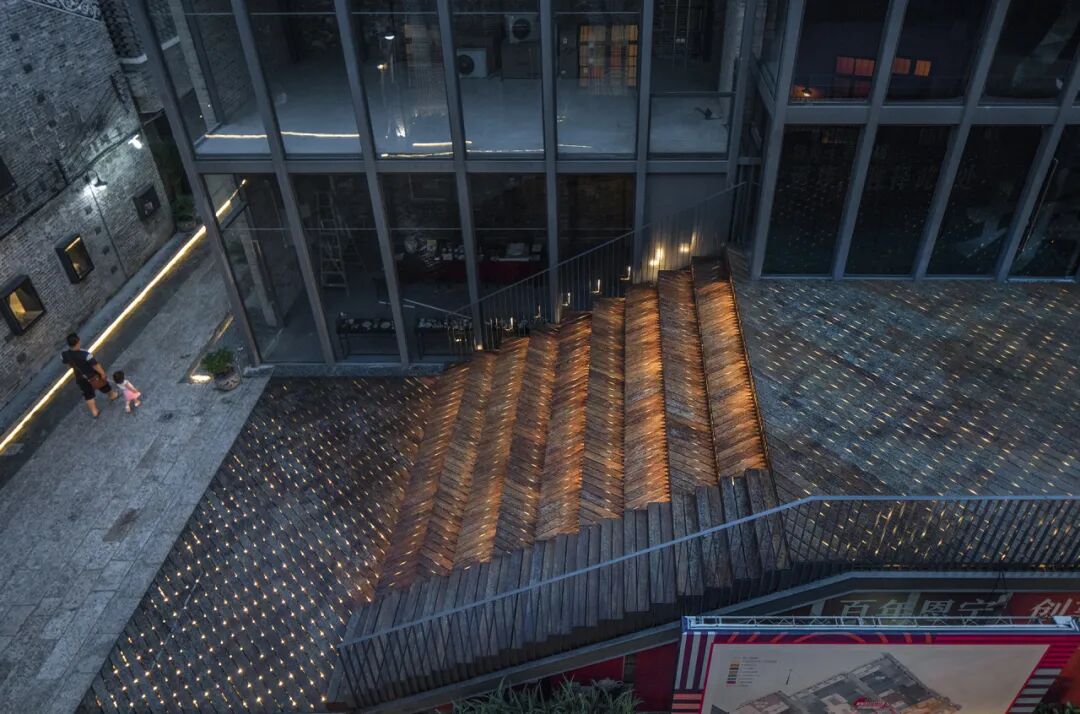 李中伟：自我校准，直白回应