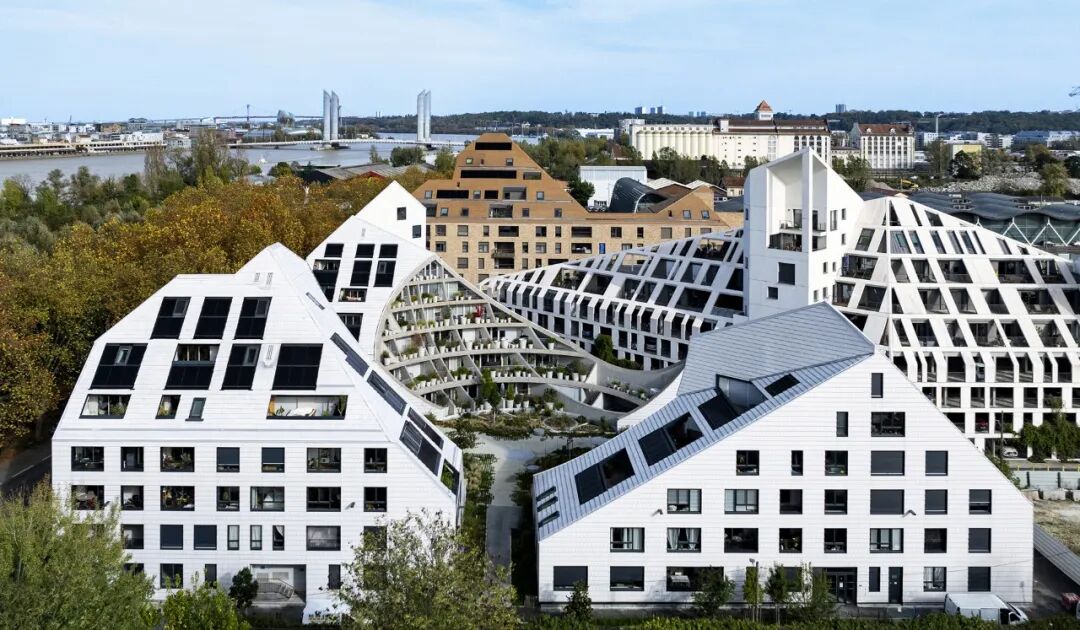 MVRDV 完成法国波尔多「绿谷」生态住宅：用光线切割出绿意盎然的宜居庭院