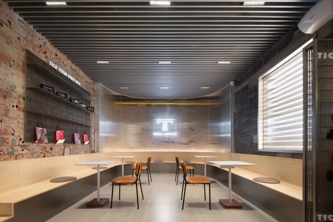新作丨不锈钢与混凝土的交错：Ticle Coffee系列设计 / 大观建筑