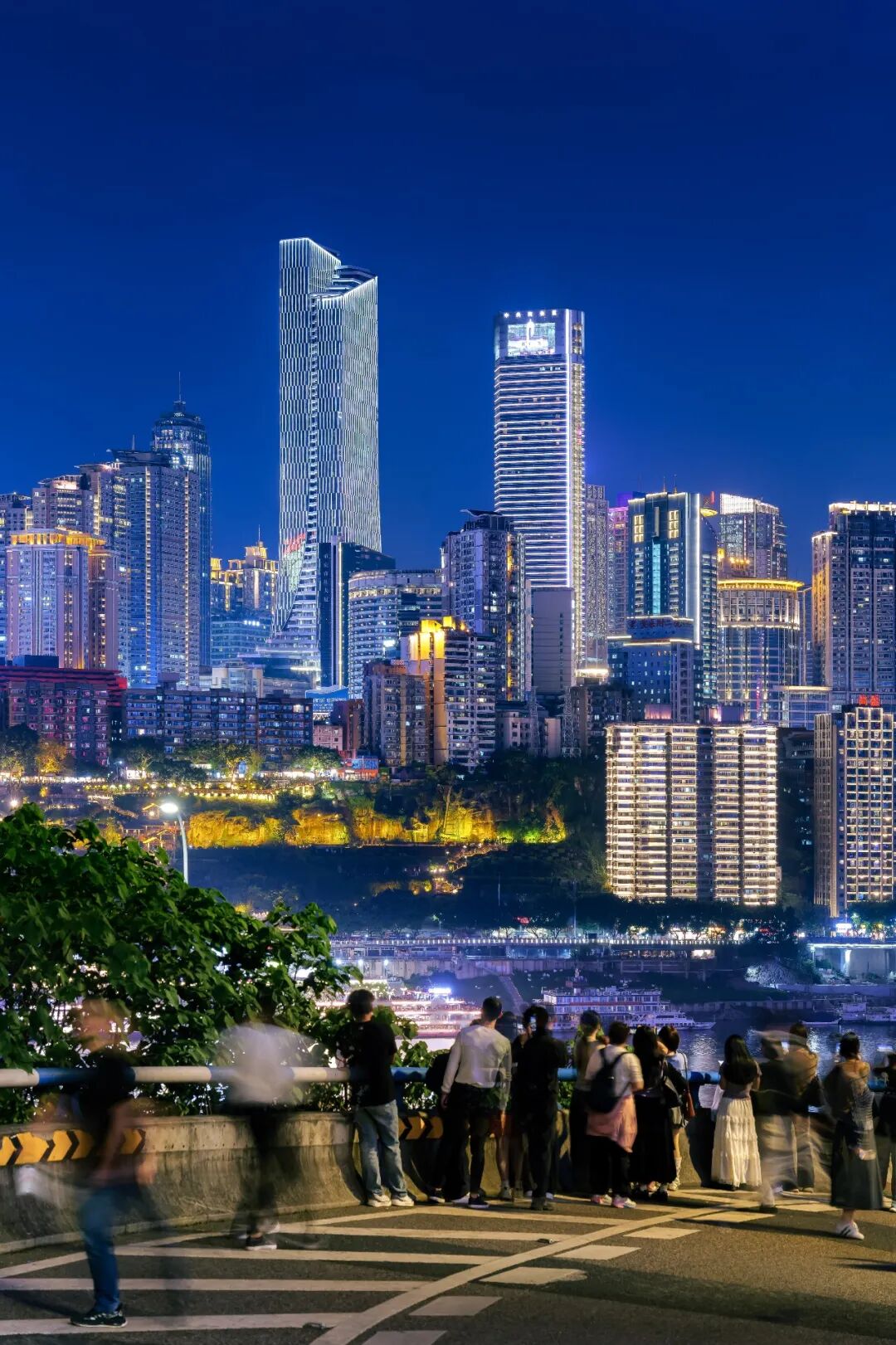 Aedas新作 | 重庆新华中心，城市CBD高密度下公共空间的垂直生长