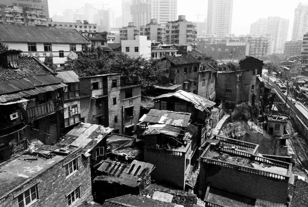 何智亚：重庆，30年间的城市影像记录与观察