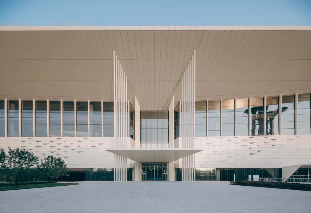 包赞巴克 &middot; Project | 中国国家会议中心二期：轻盈曲线彰显「场所精神」，多孔立面寓意「百鸟腾飞」