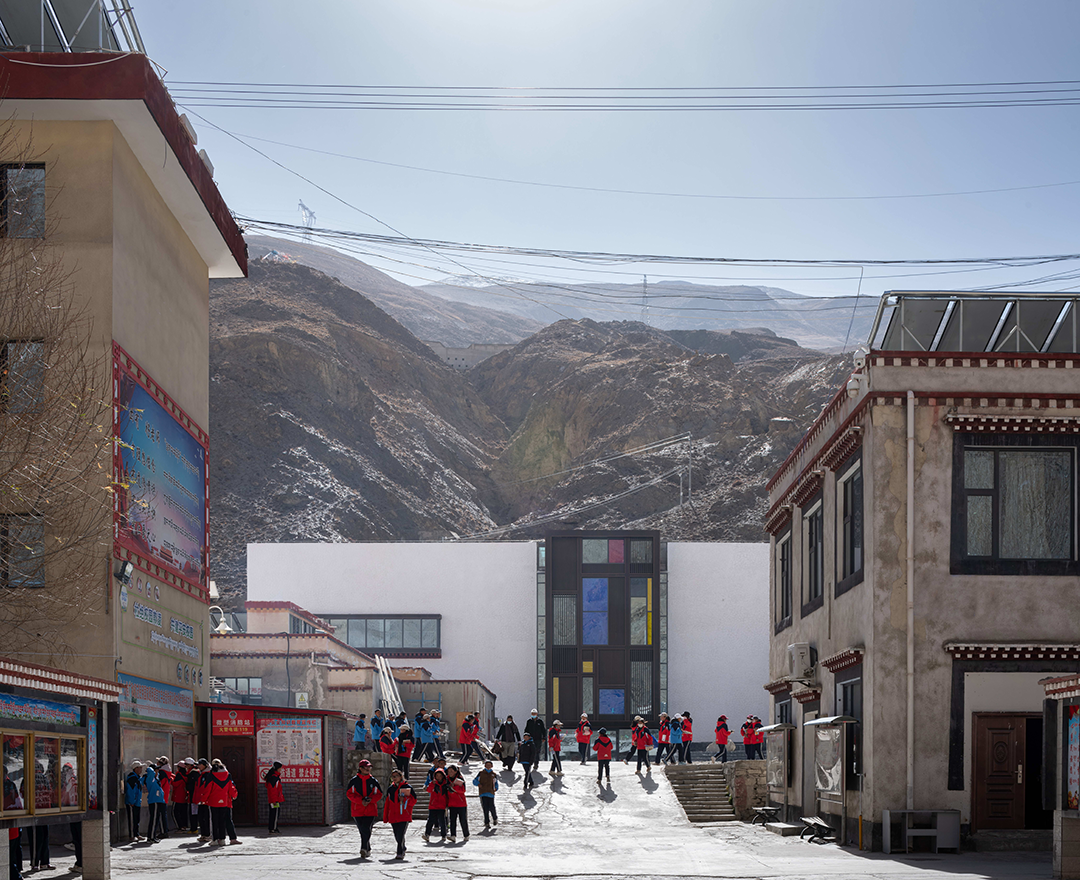 深圳华汇新作：洛扎县中学多功能艺术中心，光之峡谷