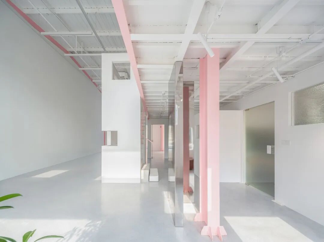 芽&middot;美术馆，墙洞构成的&ldquo;动态风景&rdquo;展