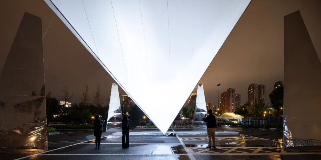 从「光之塔」到「云坐标」｜line+在杭州第三中心中轴线的城市媒介实验