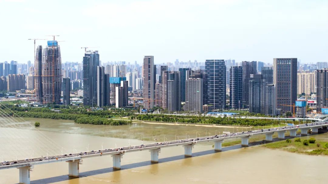 在建 | 武汉中信泰富滨江金融城，信泰中心E座200米超塔预计明年年中交付