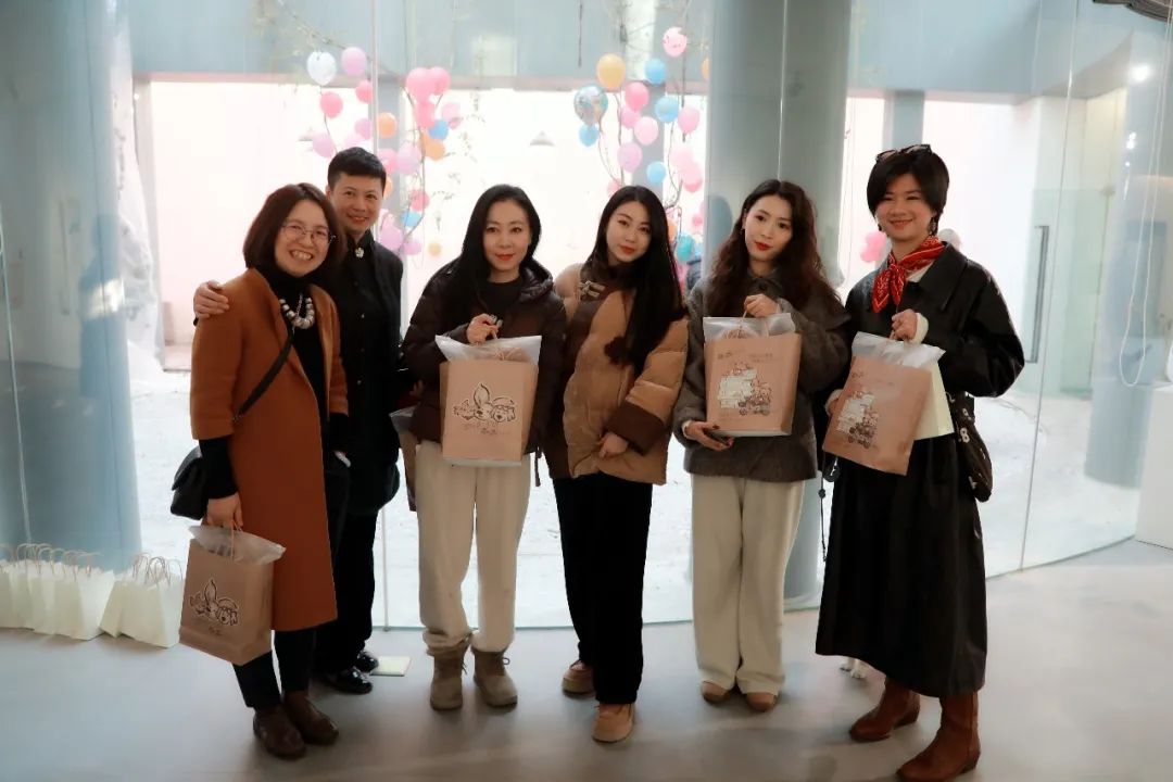 三文鱼飘到景德镇：马陈兵瓷都个展顺利开幕