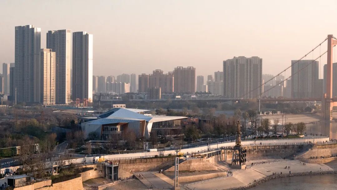 文化锚点的公共性重构：武汉长江天地和集与滨江公园更新 / 正象设计