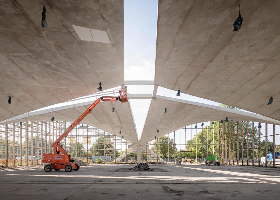 gmp改建系列 | 马格德堡双曲面壳体屋顶建筑：尊于原作的创新