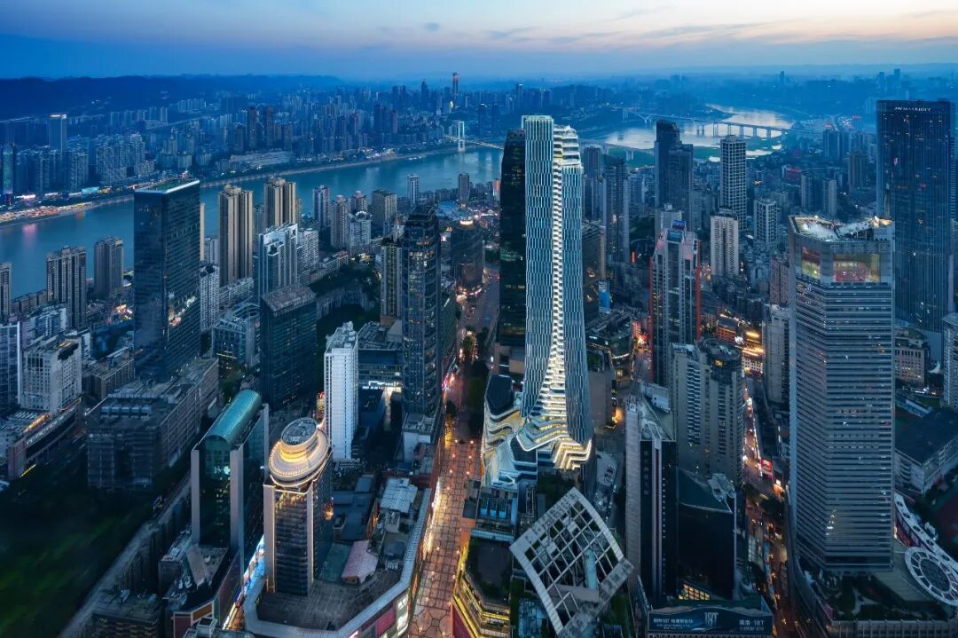 Aedas新作 | 重庆新华中心，城市CBD高密度下公共空间的垂直生长