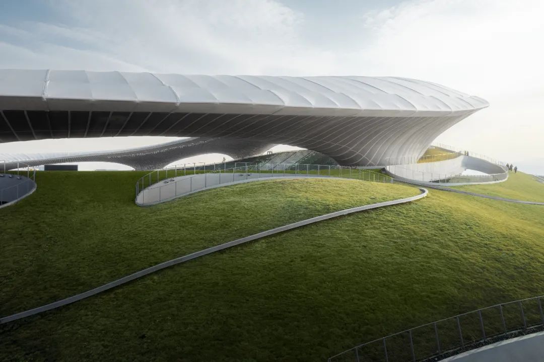 “消失的体育场”建成,马岩松/MAD全球最大覆土建筑群设计