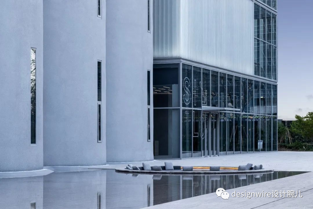 普利兹克大师最新作品:老粮仓变身筒仓艺术中心!