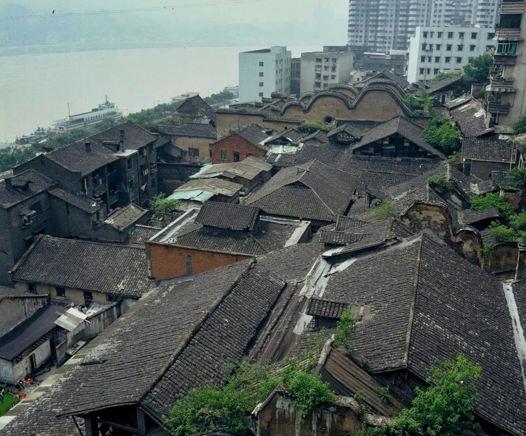 何智亚：重庆，30年间的城市影像记录与观察