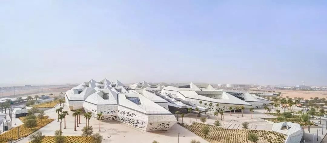建筑“女魔头”扎哈·哈迪德的13个著名建筑欣赏 