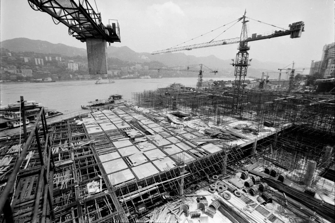 何智亚：重庆，30年间的城市影像记录与观察