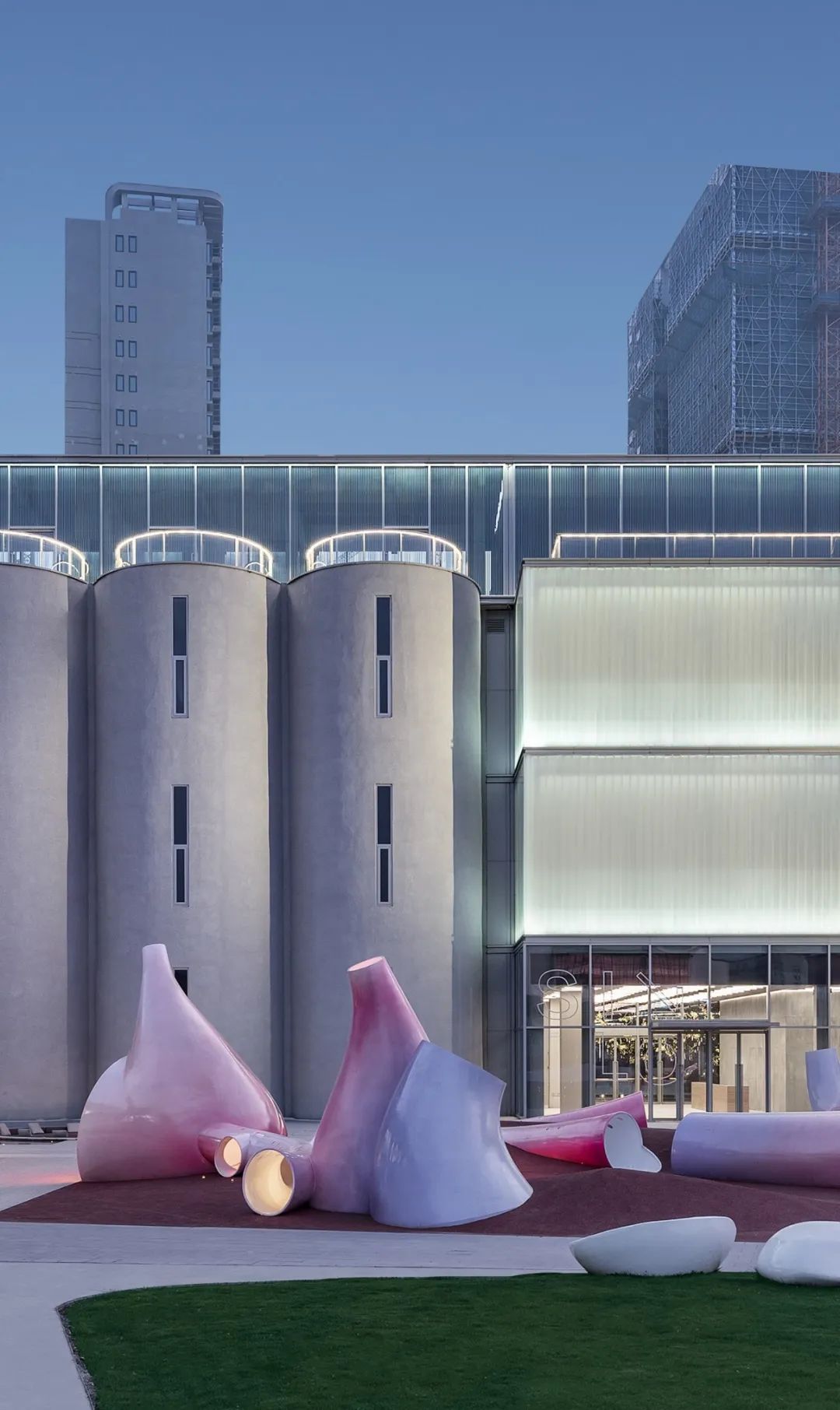 普利兹克大师最新作品:老粮仓变身筒仓艺术中心!