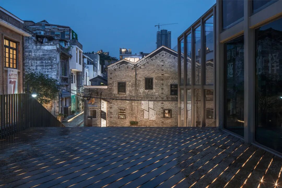 李中伟：自我校准，直白回应