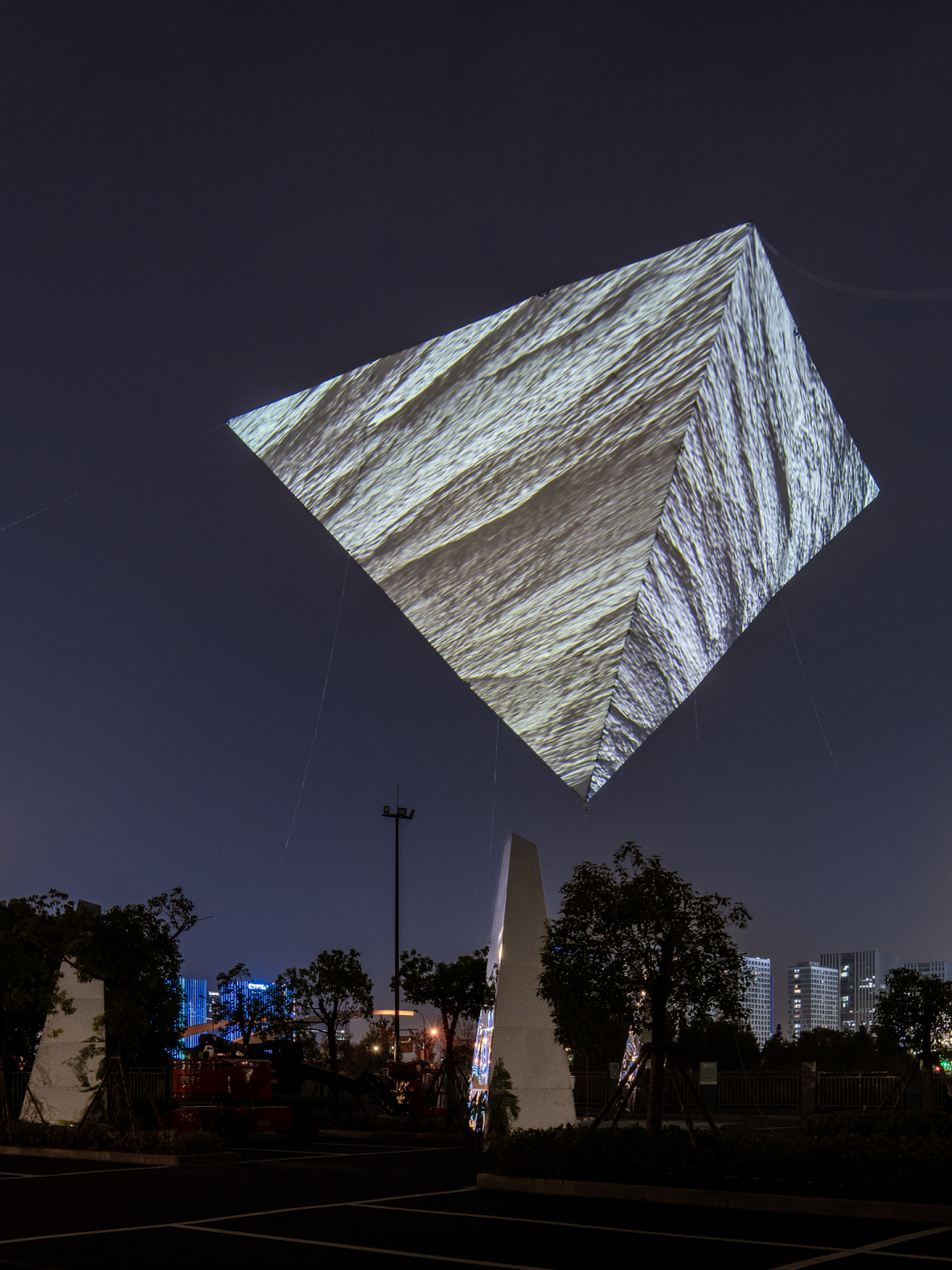 从「光之塔」到「云坐标」｜line+在杭州第三中心中轴线的城市媒介实验