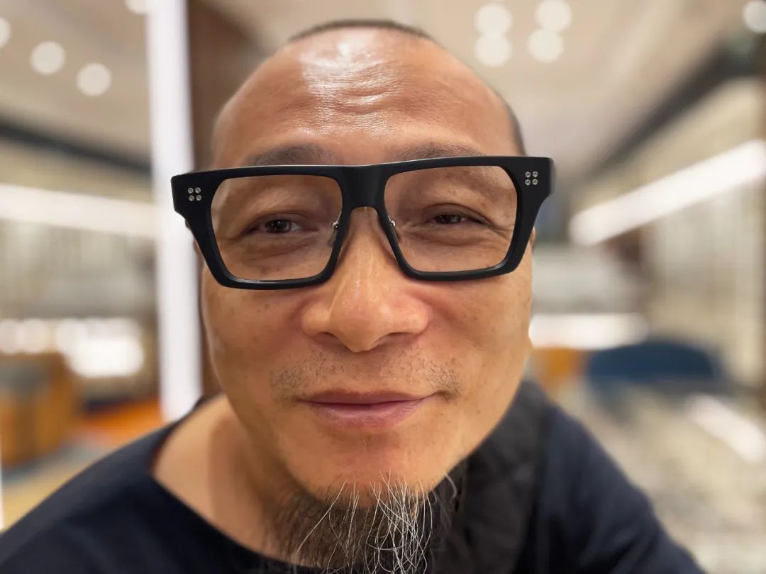 庞伟：拔出身来，与时代的荒诞割席