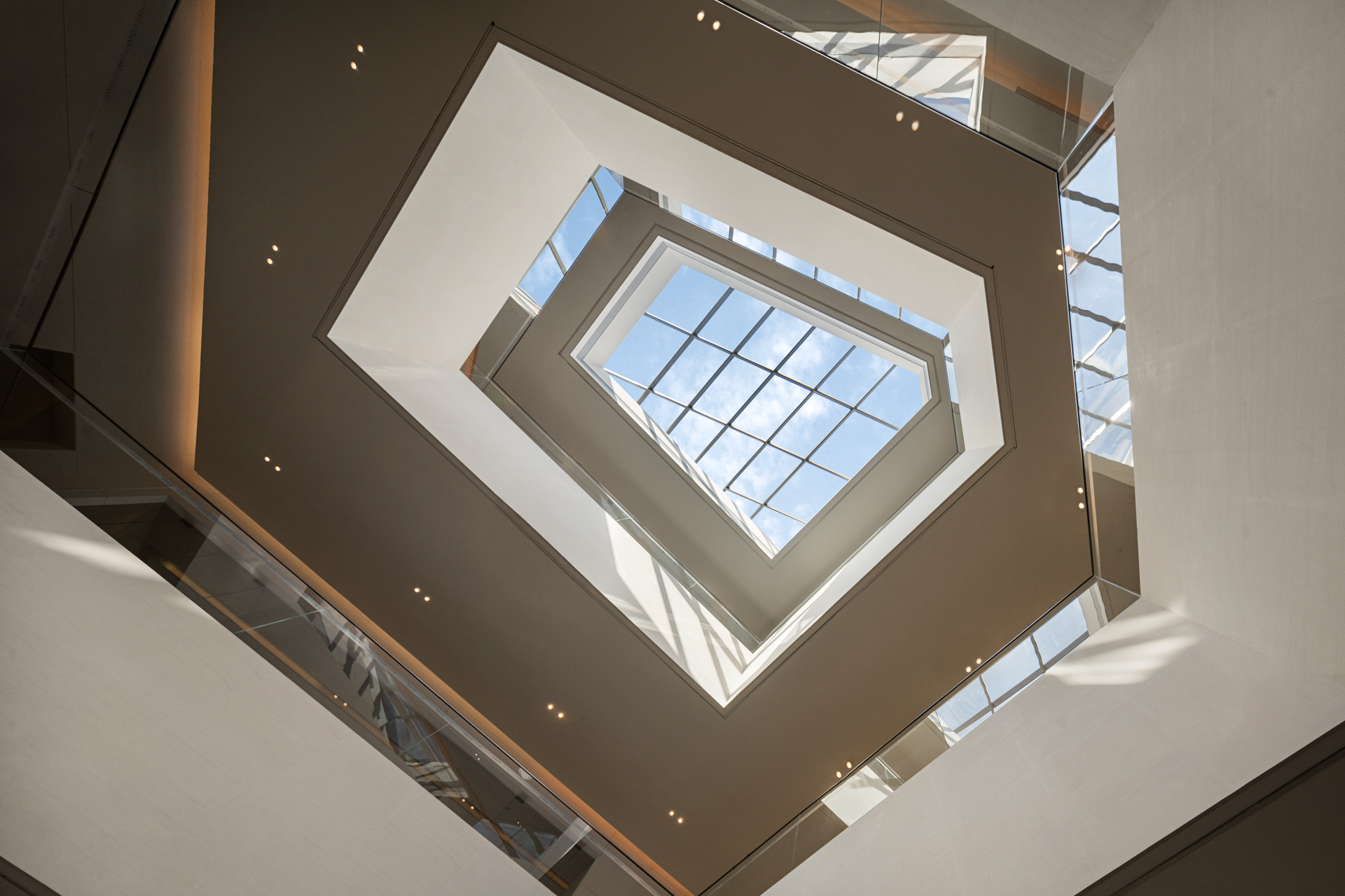 line+新作「石棱镜」，叠石望海，激活大连凌水湾滨海地景