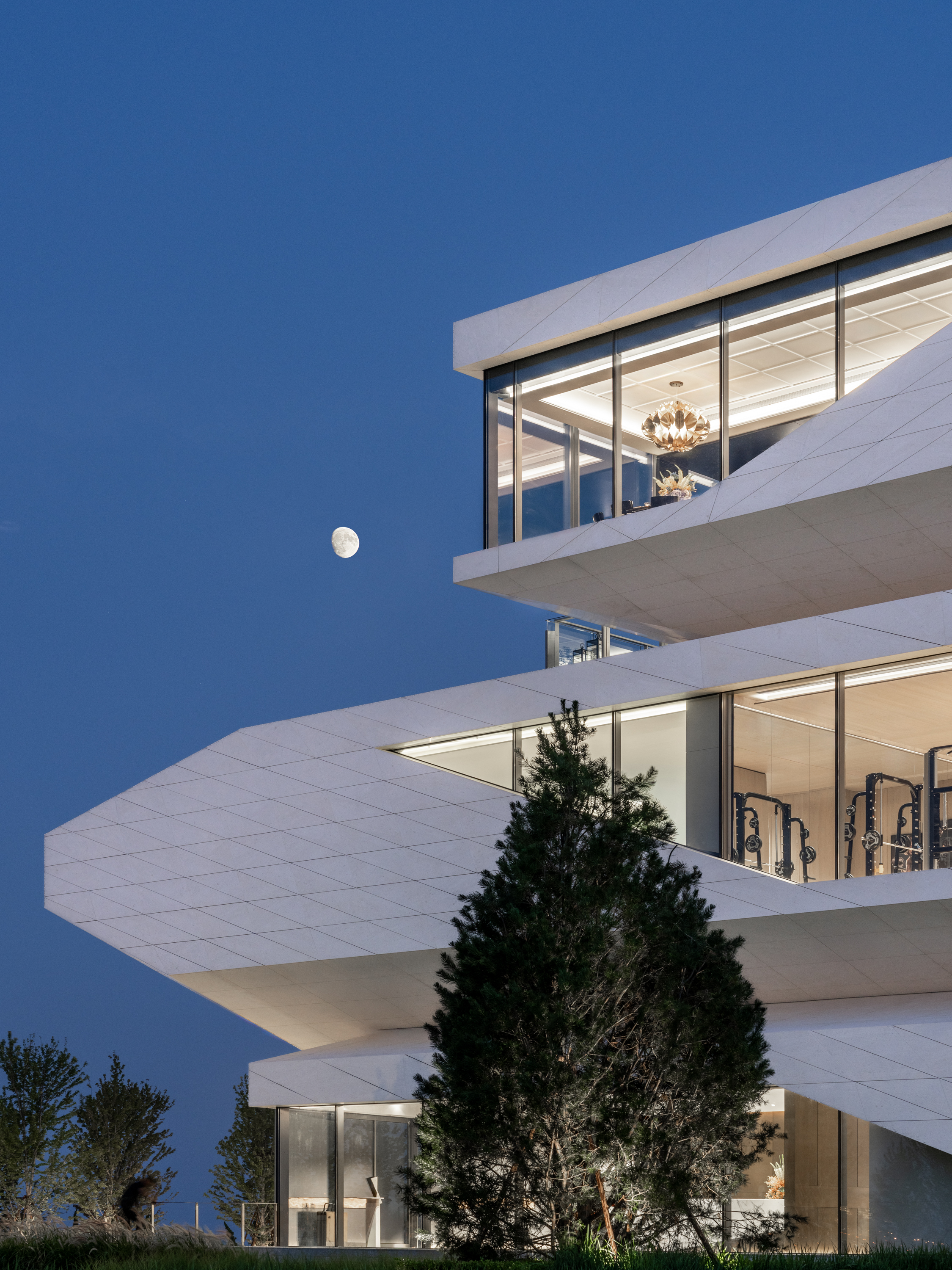 line+新作「石棱镜」，叠石望海，激活大连凌水湾滨海地景