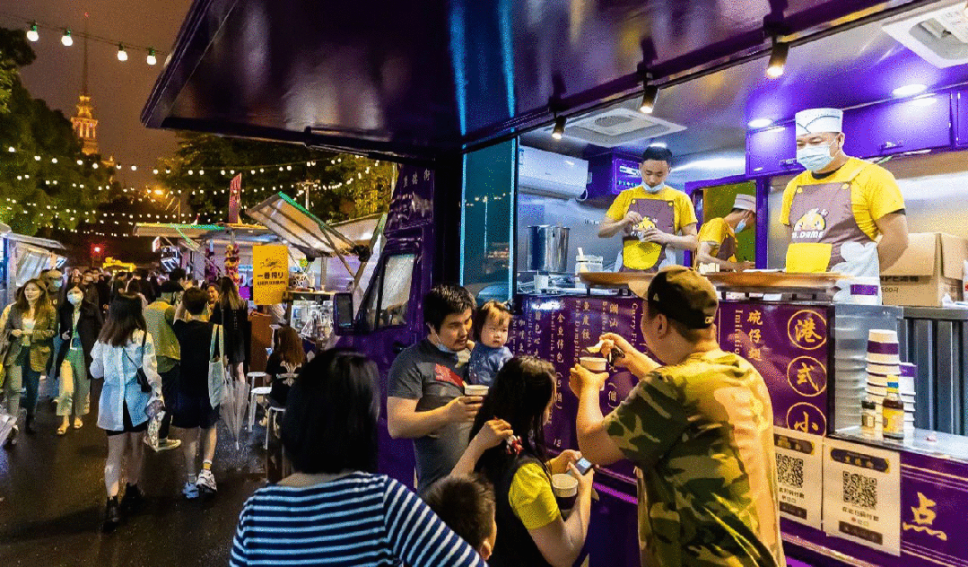 缤纷夜经济，购物中心升腾的“烟火气”
