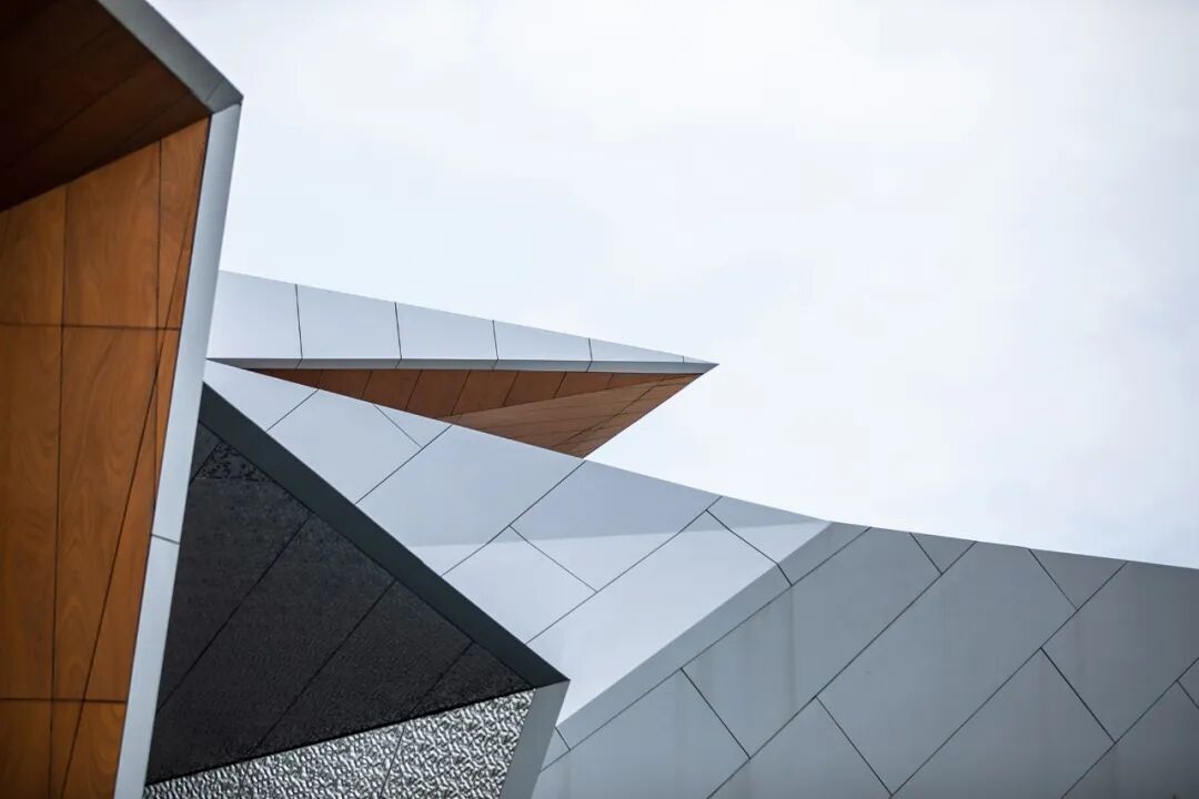 文化锚点的公共性重构：武汉长江天地和集与滨江公园更新 / 正象设计