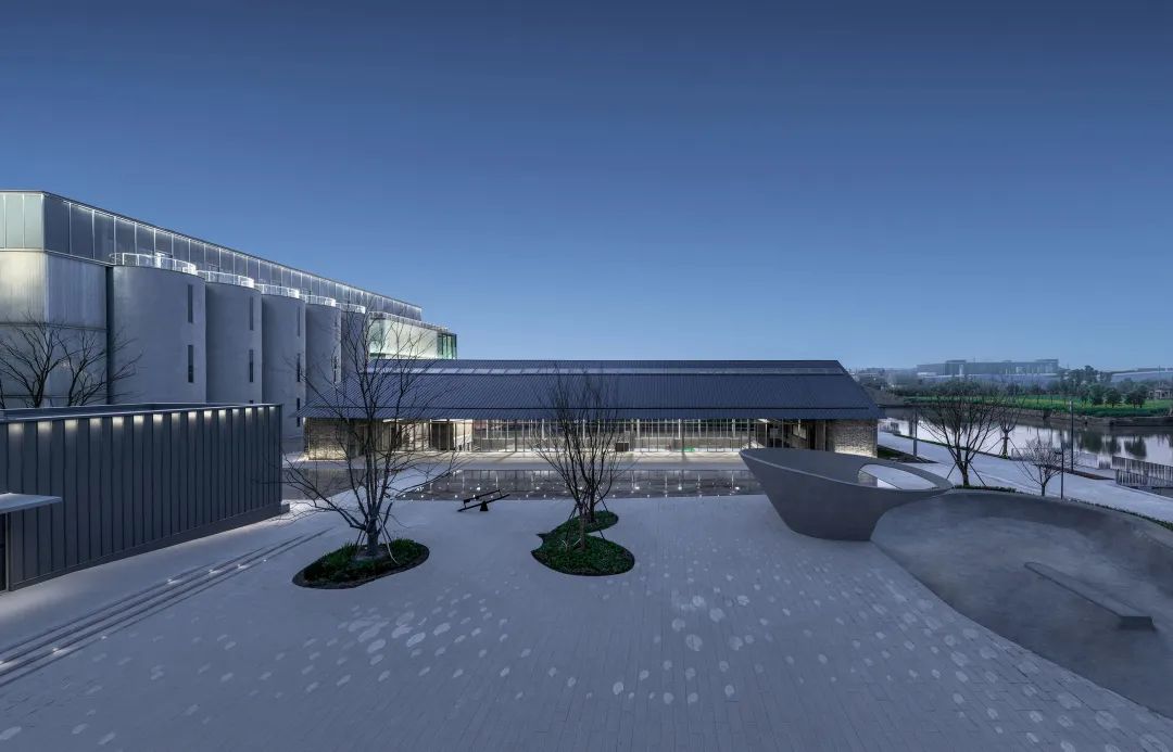 普利兹克大师最新作品:老粮仓变身筒仓艺术中心!