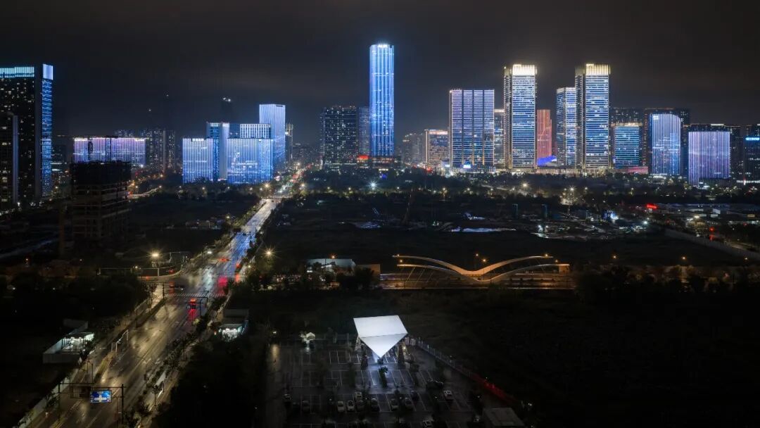 从「光之塔」到「云坐标」｜line+在杭州第三中心中轴线的城市媒介实验